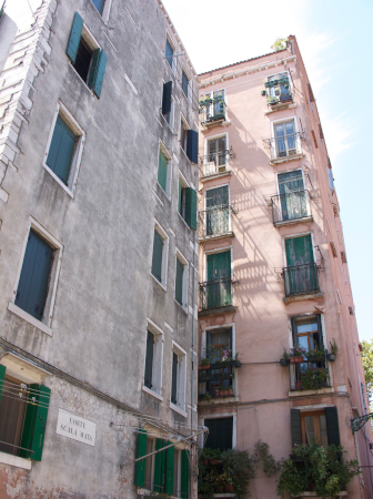 le case nel ghetto di Venezia raggiunsero anche i 7 piani e oltre
